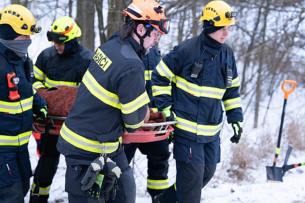 Zachráněný jeskyňář byl na operačním sále dvě hodiny, v nemocnici zůstává