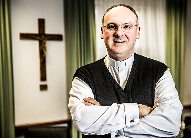 Nový pražský arcibiskup Přibyl se vyjádří ke svému jmenování, svolal brífink