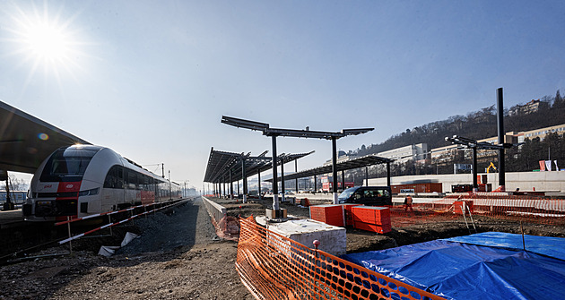 OBRAZEM: Pokračuje stavba Terminálu Smíchov. Letos budou hotová dvě nástupiště