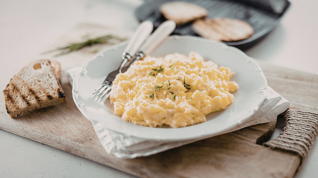 Míchaná vejce dělám už roky úplně bez tuku. Přesto jsou krémová a chutnají líp než kdy dřív