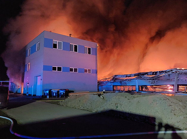 Státní zástupce chce vazbu pro pátého zadrženého kvůli žhářství v Pardubicích