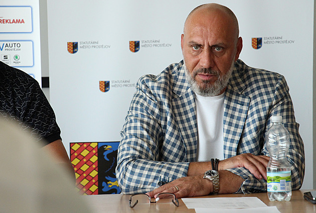 Spor o vodu v Prostějově. Podle opozice odtékají peníze. Nesmysl, zní z radnice