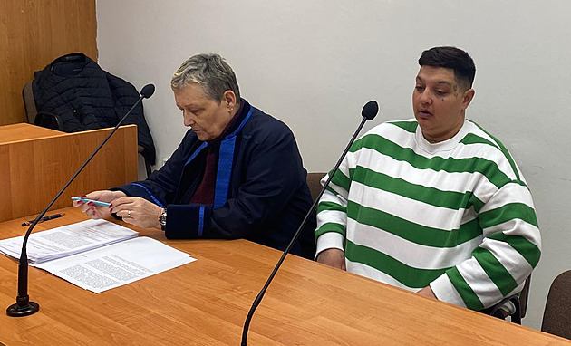 Zavolejte na mě policii. Za diletantské přepadení pumpy dostala lupička tři roky