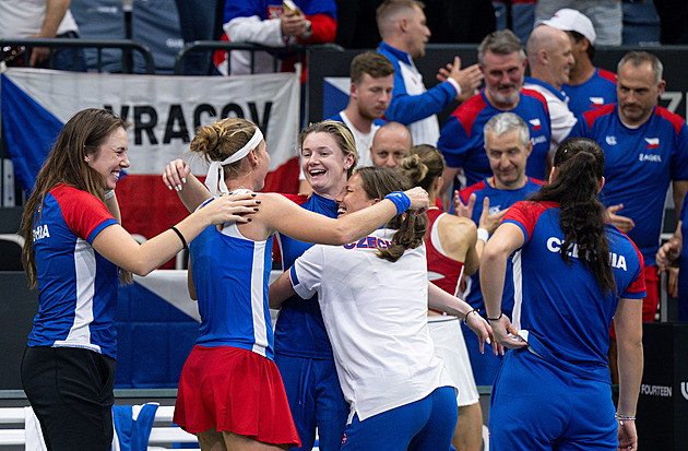Češky míří na finálový turnaj BJK Cupu!  Rozhodla Bouzková, hrdinkou Nosková