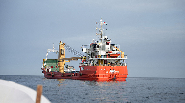 Írán opět zastavil ropnou tepnu. Dvě lodě v Hormuzském průlivu zasáhla palba