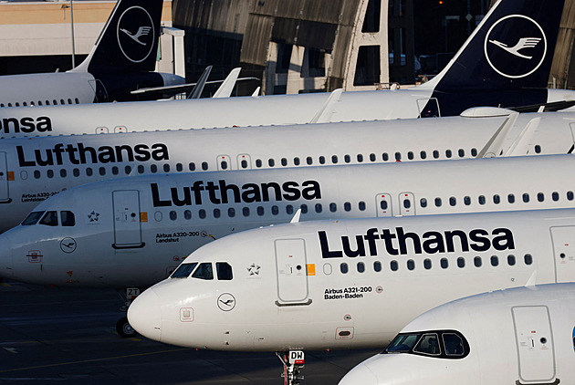 Lufthansa s dceřinými aerolinkami zpoplatní kabinový kufr. Kolik to bude stát