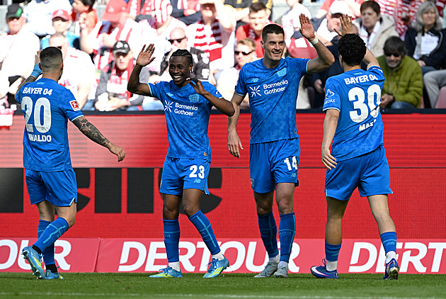 Schick dvěma góly řídil výhru nad Kolínem, za Leverkusen se prosadil už stokrát