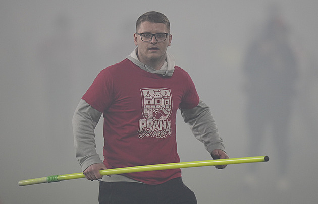 Slavia - Sparta 3:2, nedohráno, domácí mířili k titulu, pak zničili jejich fanoušci