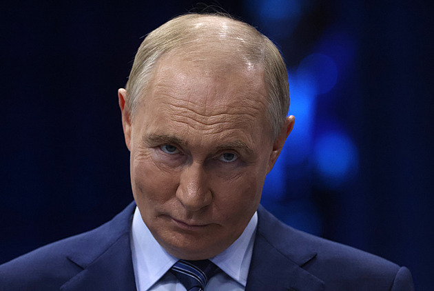 Válka na Ukrajině se chýlí ke konci, řekl Putin. Chce, aby za Evropu mluvil Schröder