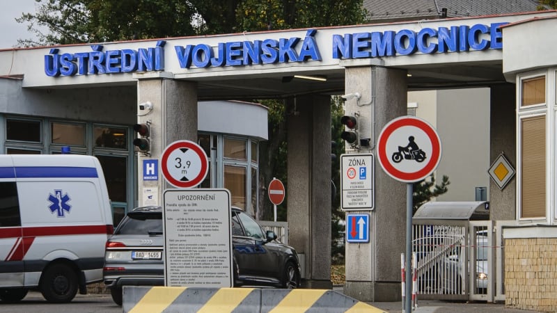 Policie zasahuje v pražské ÚVN, měla zadržet primáře. Má podezření na falšování posudků
