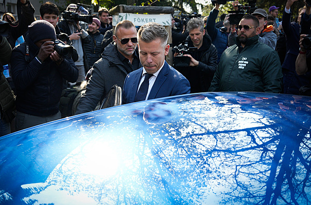 Budu jezdit škodovkou, oznámil Magyar. Jeho superb se proslavil už v kampani