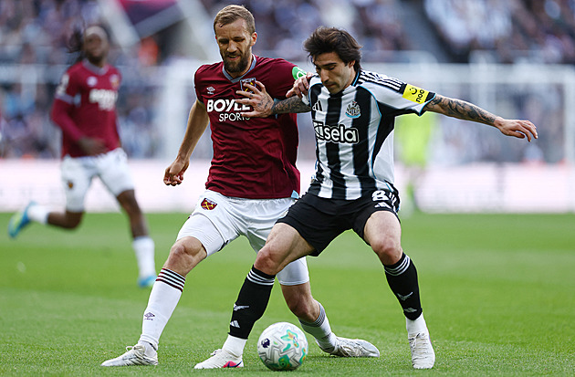 Wolverhampton uhrál remízu, West Ham je blízko sestupu. United zvítězili