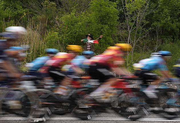 Giro ONLINE: Den jako stvořený pro únik. Podaří se mu uspět před pelotonem?