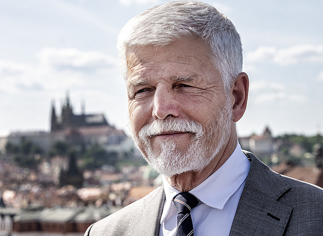 Pavlovi se soupeři nehrnou. Boj o Hrad už odpískali věčný kandidát i moderátor ČT