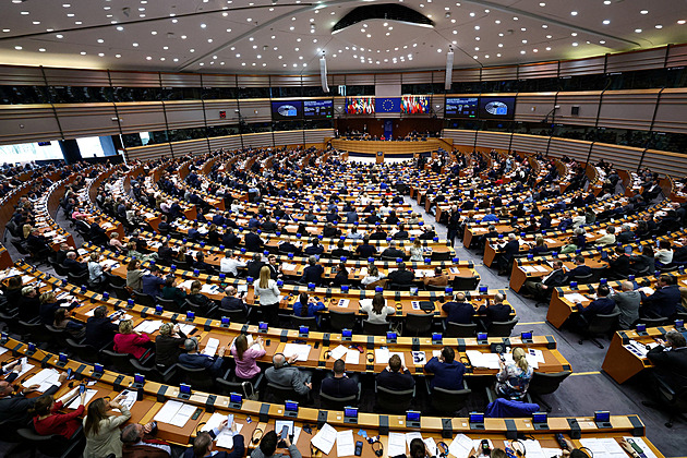 Evropský parlament schválil návrh, který usnadní deportace nelegálních migrantů