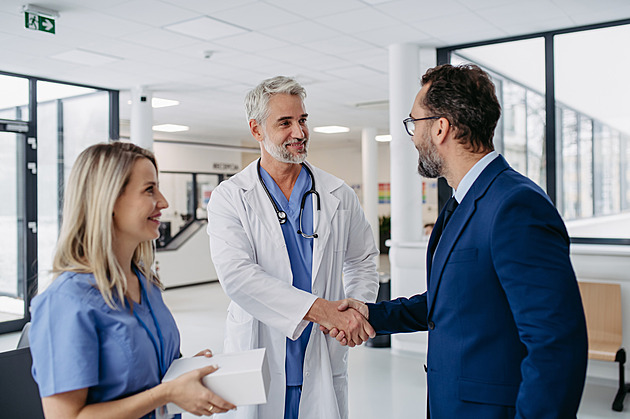 Mýtus o „skutečné medicíně“ je mezi lékaři stále živý. Skutečnost je však odlišná