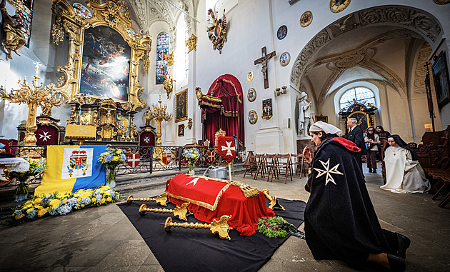 Rytíři a šlechta se rozloučí se zemřelým velkopřevorem Karlem Paarem