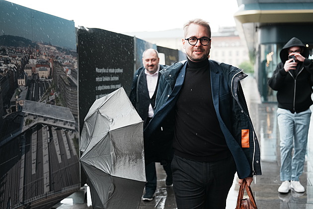 Pokud Šarapatka nepostoupí, podpoří zřejmě koaličního kandidáta, řekl šéf TOP 09