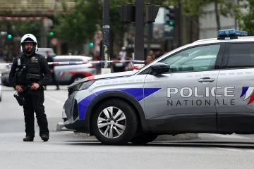 Muž střílel na předměstí Paříže, nejméně jeden člověk zemřel