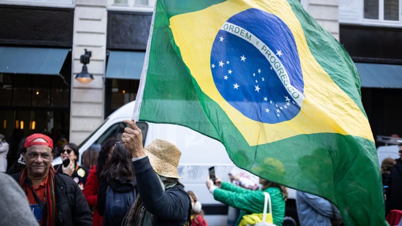 Levicový Lula a pravicový Bolsonaro se přetahují o vítězství. Volby v Brazílii prodloužil soud